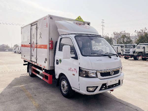 東風(fēng)途逸易燃固體廂式運輸車