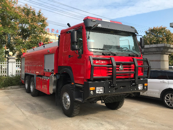 重汽六驅(qū)遠程供水消防車