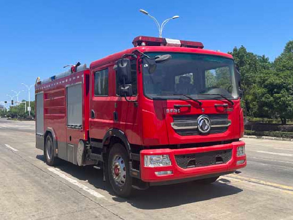 東風6.7噸水罐消防車