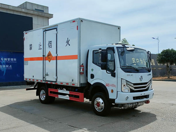 東風(fēng)多利卡爆破器材運(yùn)輸車