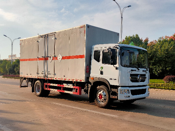 東風(fēng)D9毒性氣體廂式運輸車