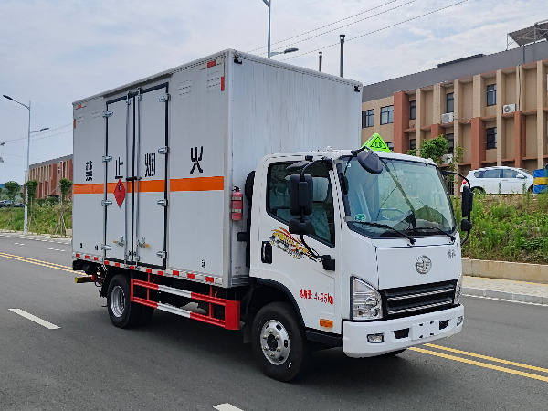 解放4米1爆破器材運(yùn)輸車(chē)