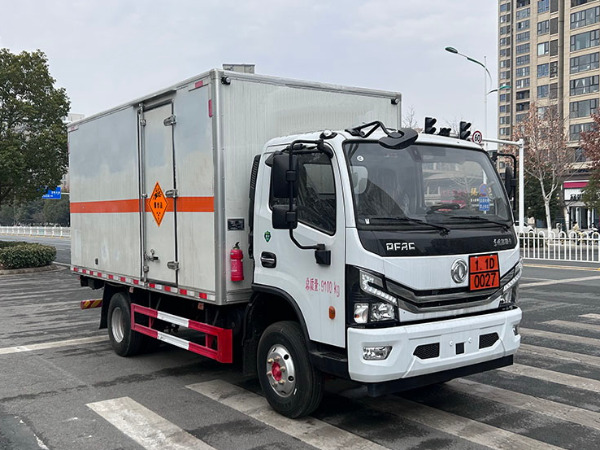 東風(fēng)5噸爆破器材運(yùn)輸車